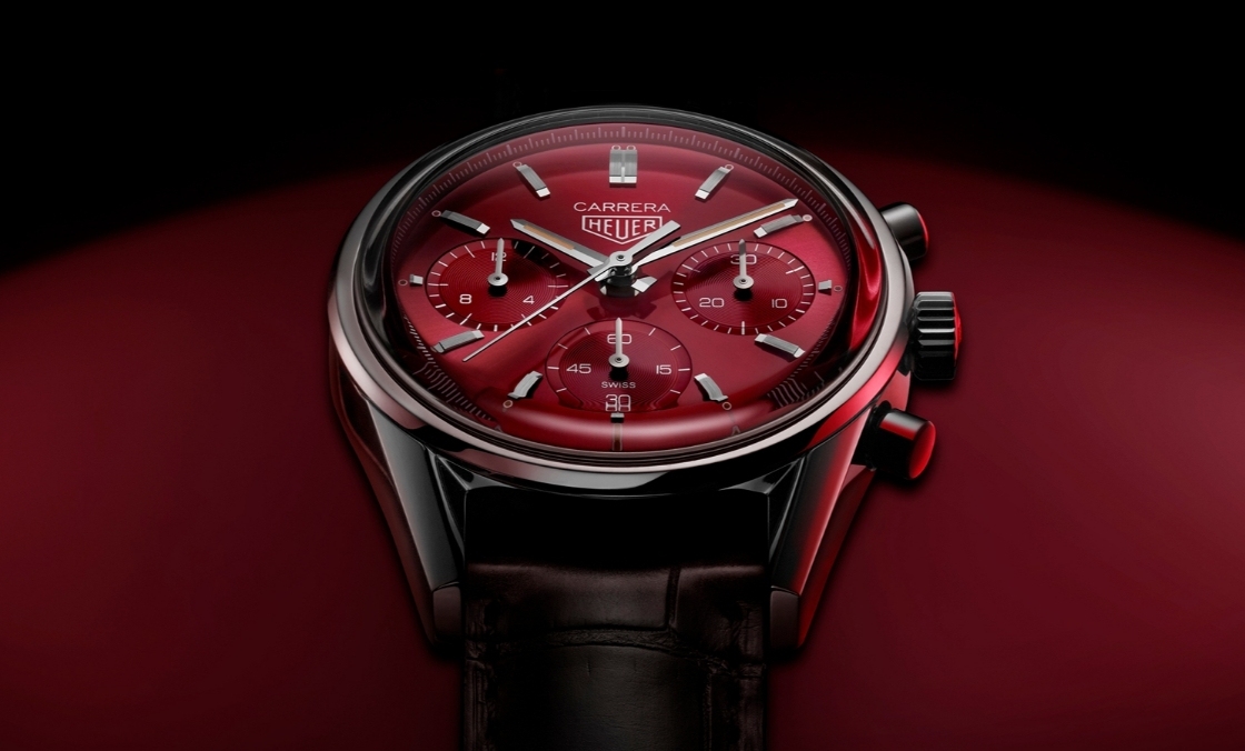 高調復古感！ TAG Heuer CARRERA紅面限量計時腕表