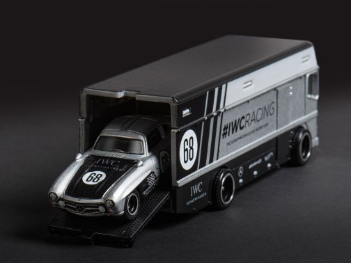 萬國表和風火輪伙伴進行酷炫的合作