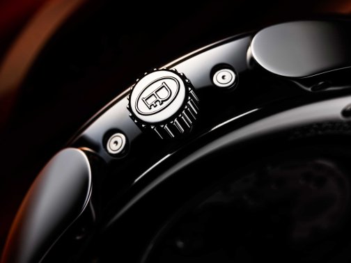 帕瑪強(qiáng)尼推出首款回歷萬年歷月相陀飛輪腕表