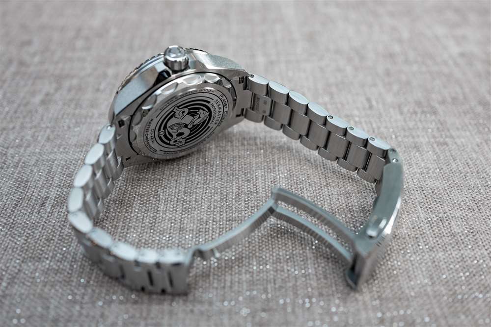 超深鋼的表殼和表鏈細節(jié)