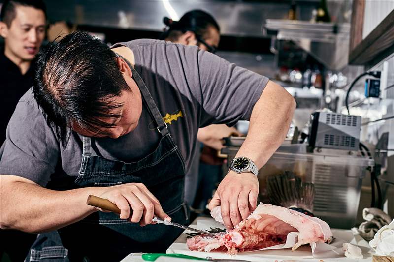 四加一這個魚販的手表系列經得起粘液和膽量