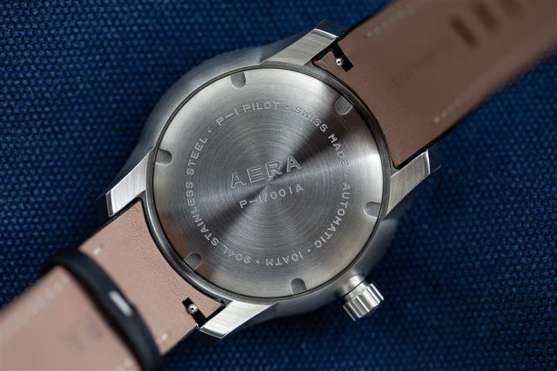 P-1 的底蓋。