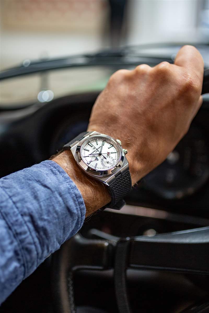 作者手腕上的江詩丹頓海外兩地時間。