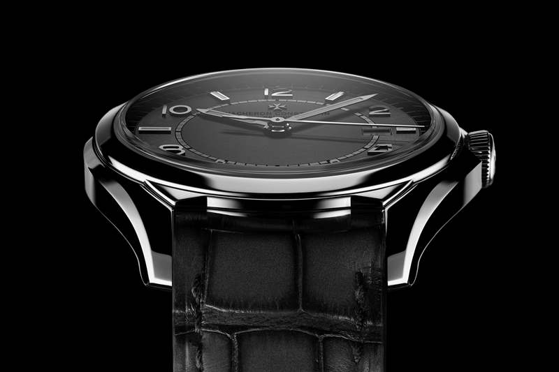 江詩(shī)丹頓 Fiftysix 表殼細(xì)節(jié)。