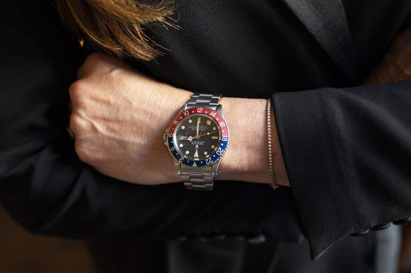 與波姬·小絲、模特、女演員、企業家和80年代偶像談論手表