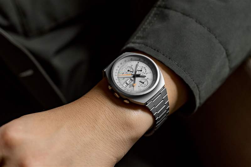 1980年代豪雅計時碼表Ref.?510.503帶青灰色PVD涂層表殼