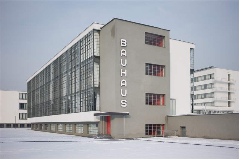 偷比。與NOMOS和Junghans一起揮霍極簡主義的瘋狂