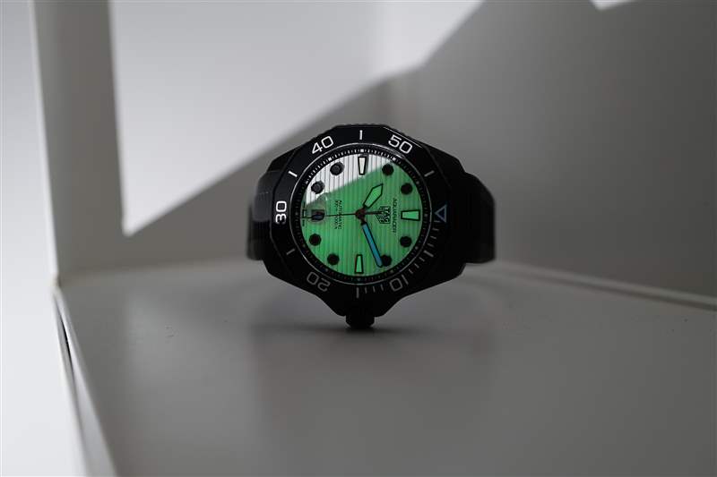 親身體驗(yàn)全新泰格豪雅夜間潛水系列是年度熱門單曲