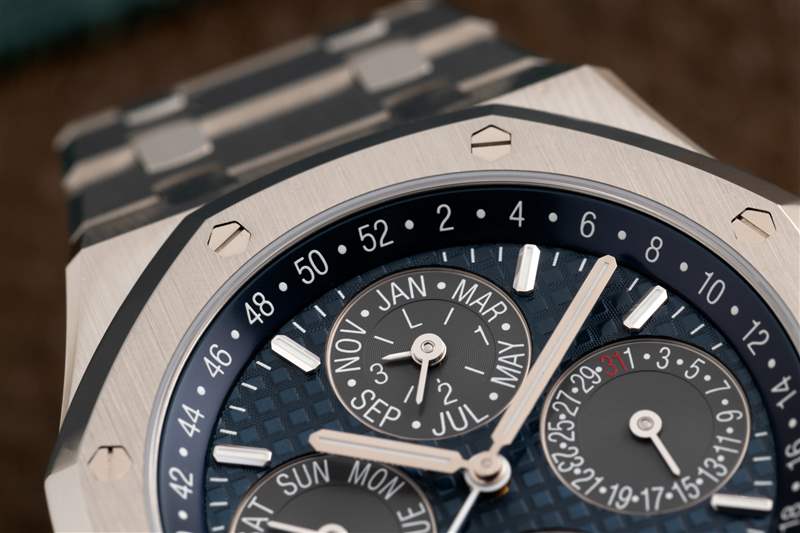 親身體驗全新皇家橡樹萬年歷美國獨家！