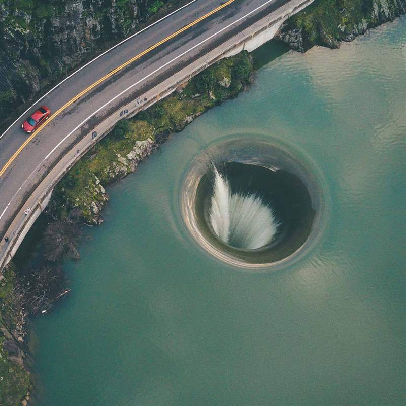 周末圍捕牧場風(fēng)味鱷魚、英雄夫婦和湖洞