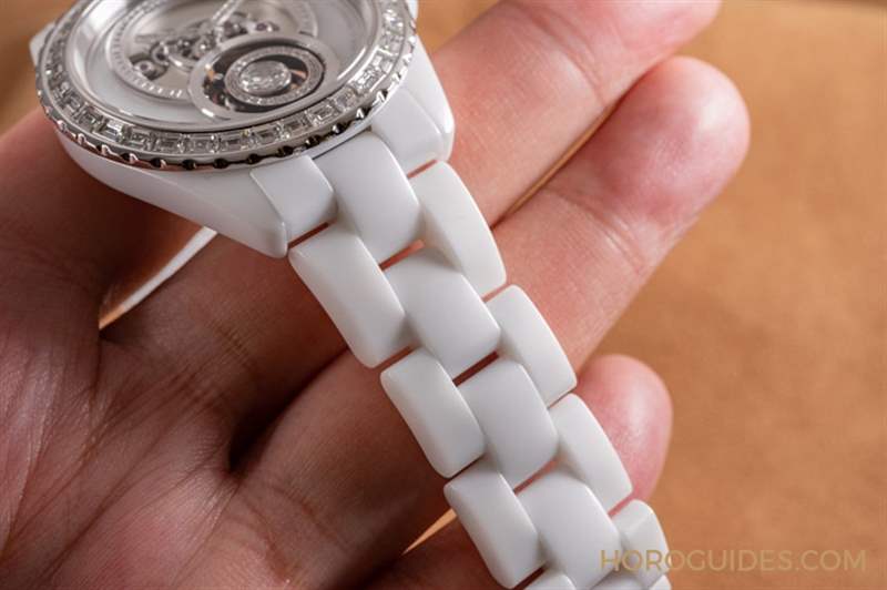 冰霜感藍寶石水晶、類絲絨感高抗磨陶瓷！ CHANEL祭出兩大高硬度材質的全新可能性