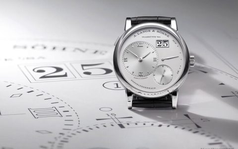 除了大日期這個(gè)特色，朗格經(jīng)典款Lange 1還蘊(yùn)含黃金比例設(shè)計(jì)原則？