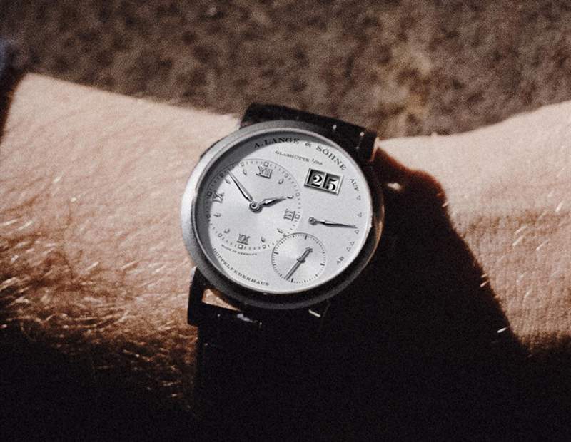 除了大日期這個特色,朗格經(jīng)典款Lange 1還蘊含黃金比例設(shè)計原則?