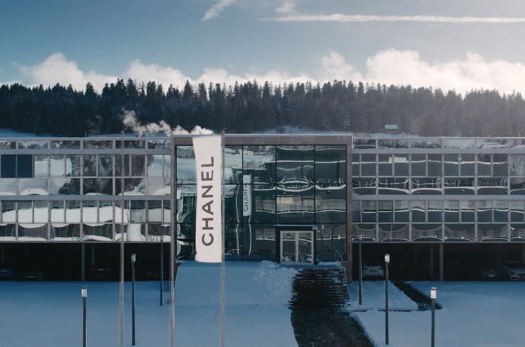 黑白陶瓷J12演繹香奈兒女士風(fēng)采特別版有兩大亮點(diǎn)