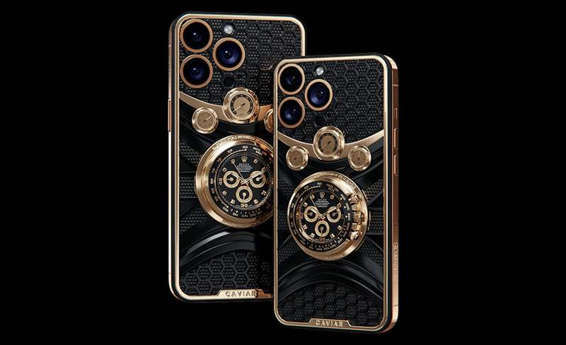 移植在18K 金與鈦金屬材質(zhì)制成的手機(jī)殼上，并以1930 年代經(jīng)典賽車Campbell's Blue Bird 為靈感打造而成，展現(xiàn)極致奢華。 （Caviar）
