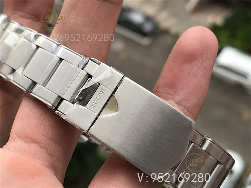 女人偏愛石英表而男人更多選擇機(jī)械表的原因