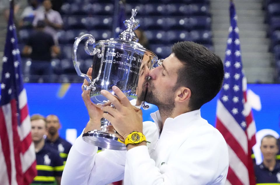 2023美網(wǎng)喬科維奇勇奪第24座大滿貫冠軍手上再度亮出高話題陶瓷表