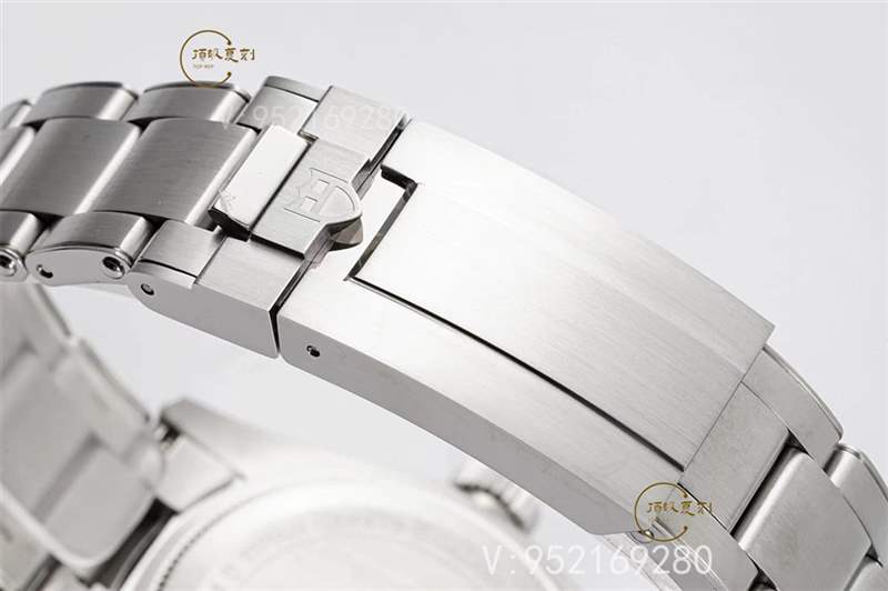 鏤空手表和普通手表哪個(gè)好(原來(lái)鏤空手表價(jià)格貴在這里)