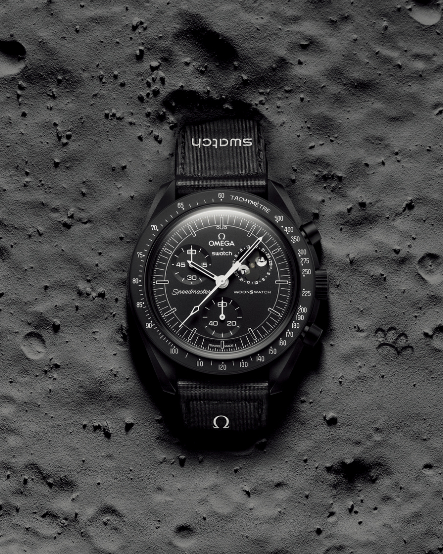 SWATCH黑化版Snoopy現身！ Misson to the Moonphase 「New Moon」將于4月8日正式開賣