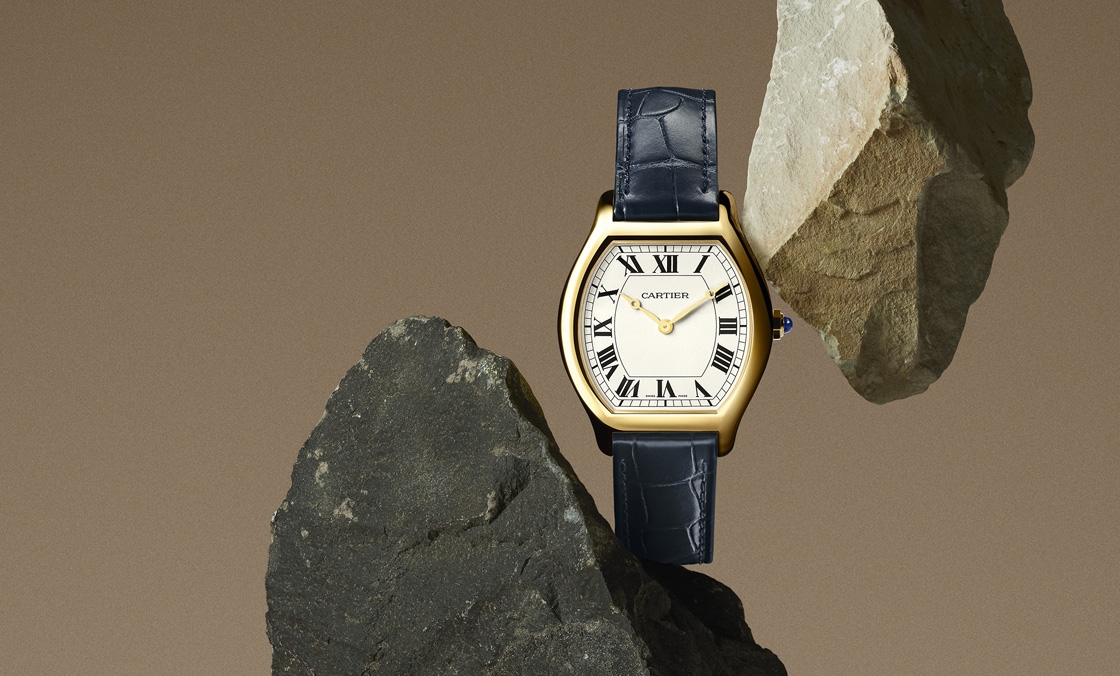 CARTIER - 這道久違的曲線，Cartier Tortue現身