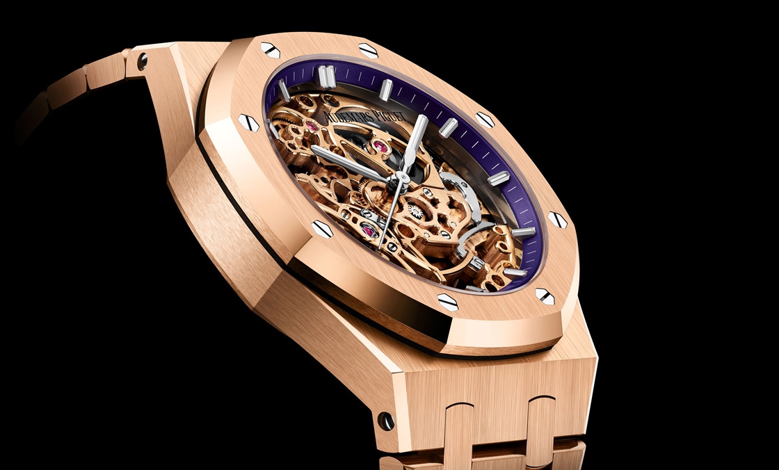 AUDEMARS PIGUET - ROYAL OAK - 15467BC. OO.1256BC.01 - 單一色調、經典修飾，愛彼皇家橡樹系列雙擺輪鏤空腕表37毫米新作利落登場