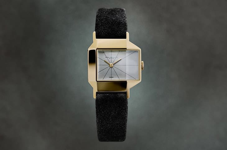 愛彼[RE]Master02：復(fù)古與創(chuàng)新的融合，沙金材質(zhì)演繹不對(duì)稱美學(xué)