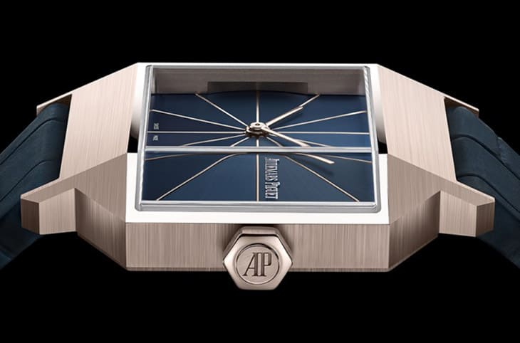 愛彼[RE]Master02：復(fù)古與創(chuàng)新的融合，沙金材質(zhì)演繹不對(duì)稱美學(xué)