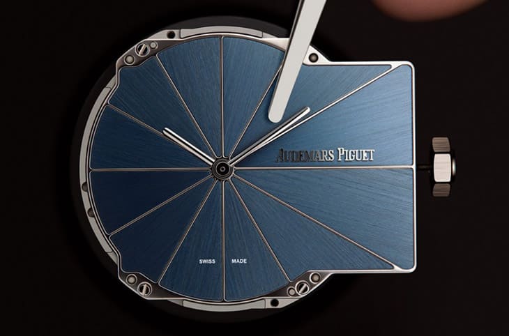 愛彼[RE]Master02：復(fù)古與創(chuàng)新的融合，沙金材質(zhì)演繹不對(duì)稱美學(xué)