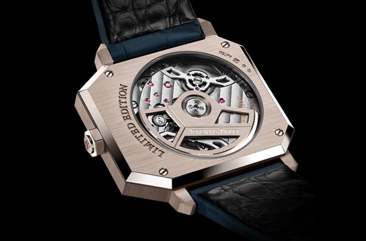 愛彼[RE]Master02：復(fù)古與創(chuàng)新的融合，沙金材質(zhì)演繹不對(duì)稱美學(xué)